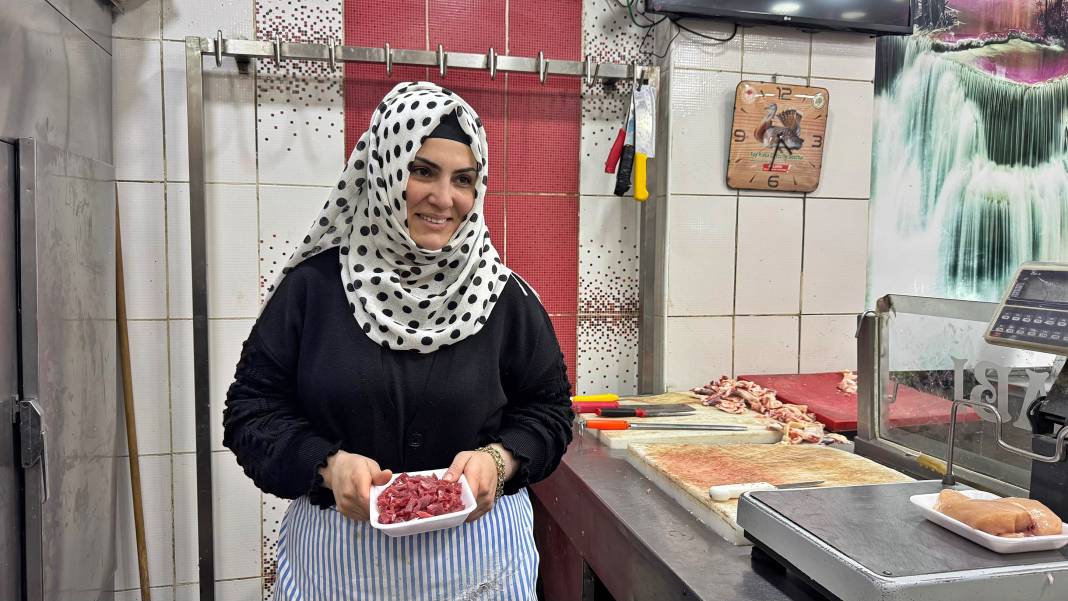 Devlet memuru olamayınca mahallenin kasap ablası oldu 6